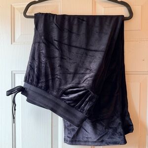 LuLaRoe Black Cozy Crystal Capri Joggers 3x